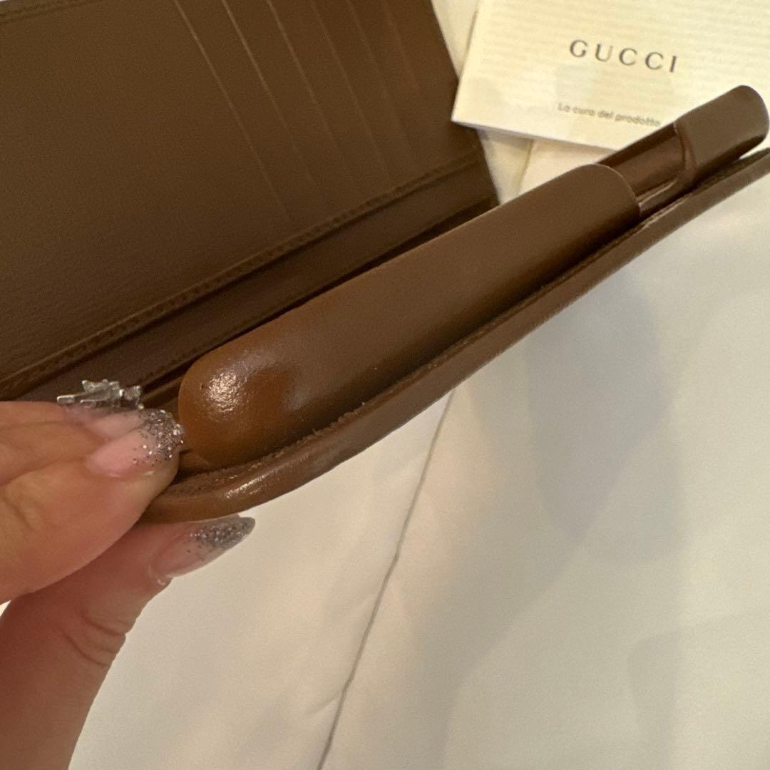 美品 GUCCI　グッチ iPhone15pro手帳型ケース
