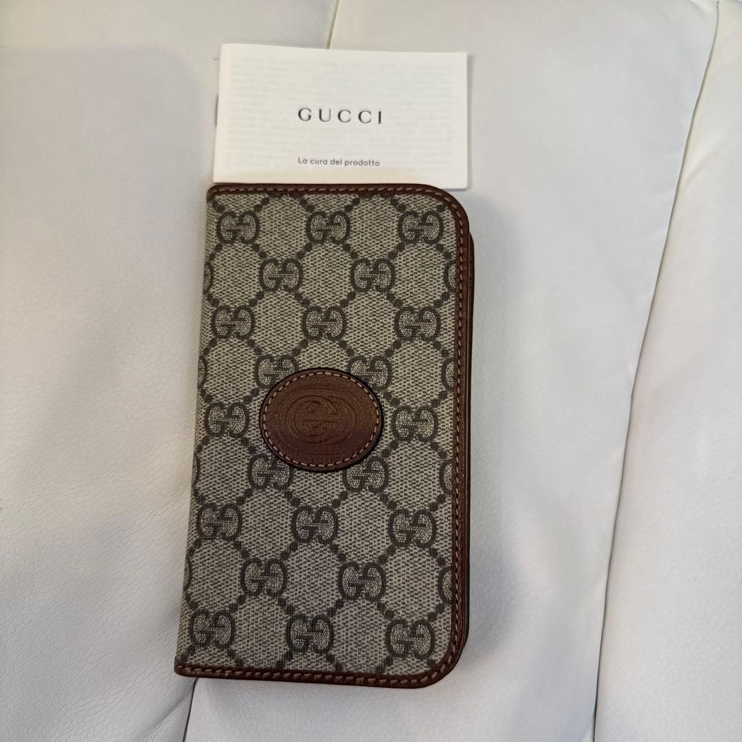 美品 GUCCI　グッチ iPhone15pro手帳型ケース