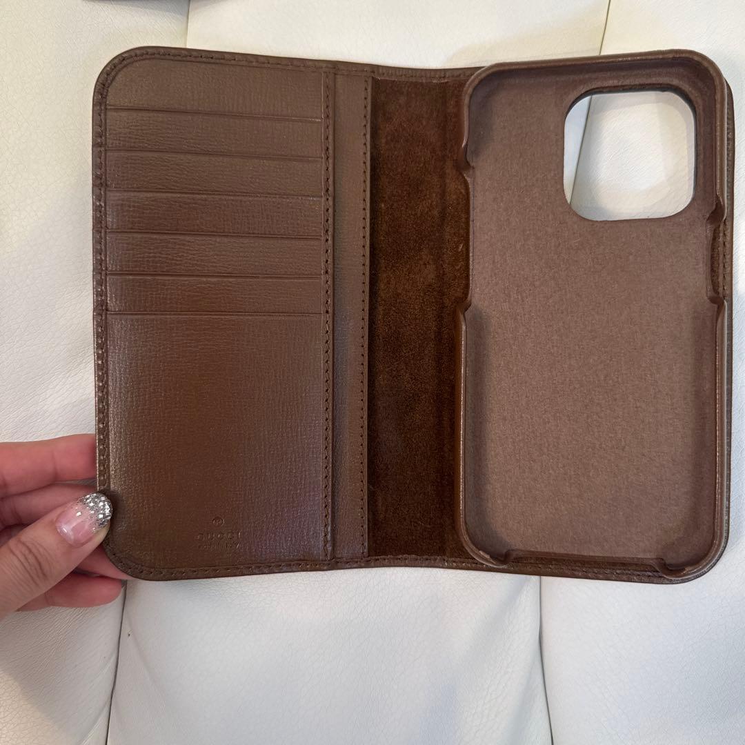 美品 GUCCI　グッチ iPhone15pro手帳型ケース