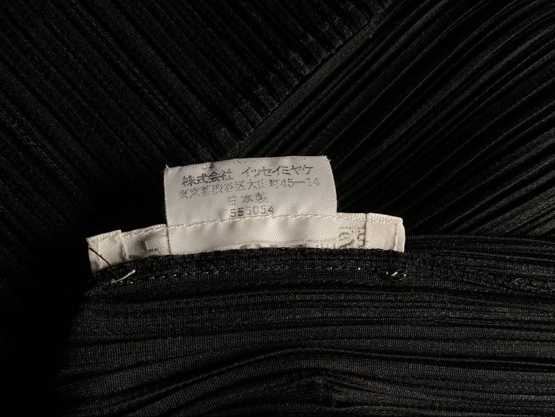 PLEATS PLEASE イッセイミヤケ　タンクトップ/ベスト(黒、サイズ３)