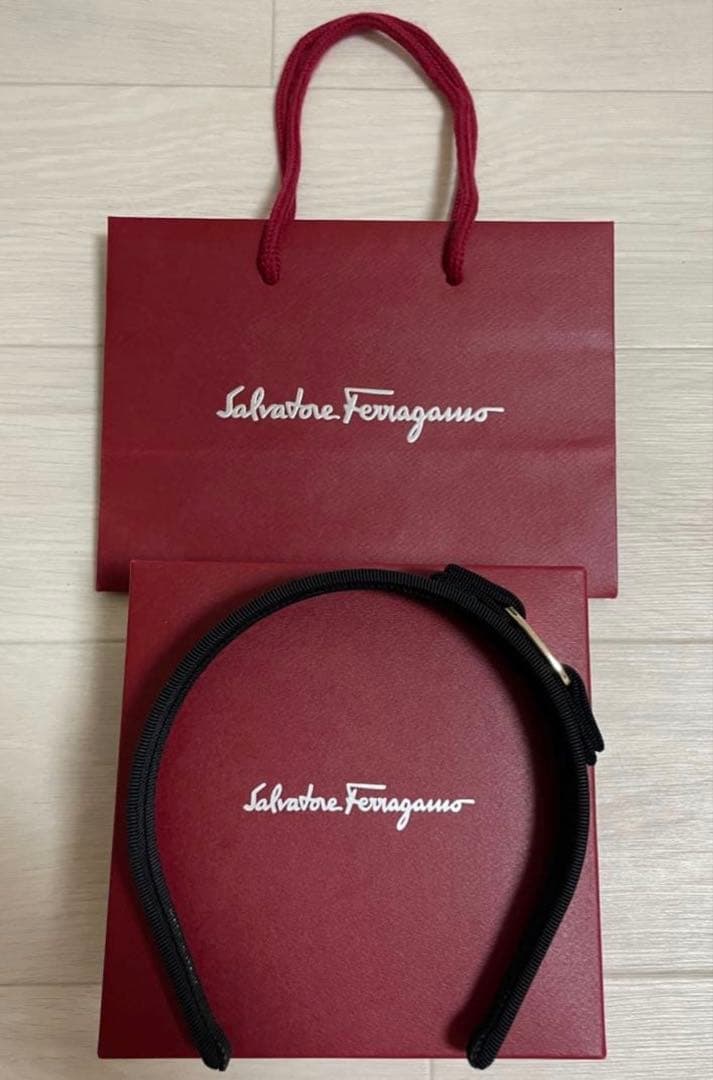 超美品 Salvatore Ferragamo フェラガモ カチューシャ 黒