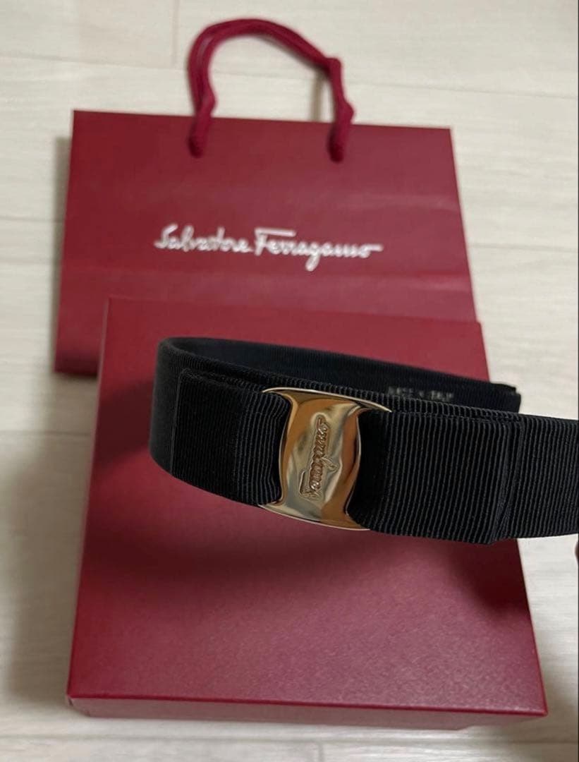 超美品 Salvatore Ferragamo フェラガモ カチューシャ 黒