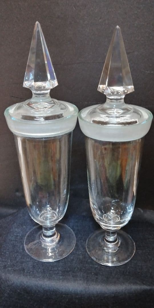 かなり珍しい昭和レトロ「剣先ガラス瓶」２個セット。気品が感じられるお洒落な逸品