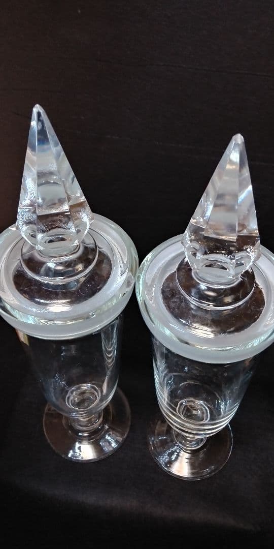 かなり珍しい昭和レトロ「剣先ガラス瓶」２個セット。気品が感じられるお洒落な逸品