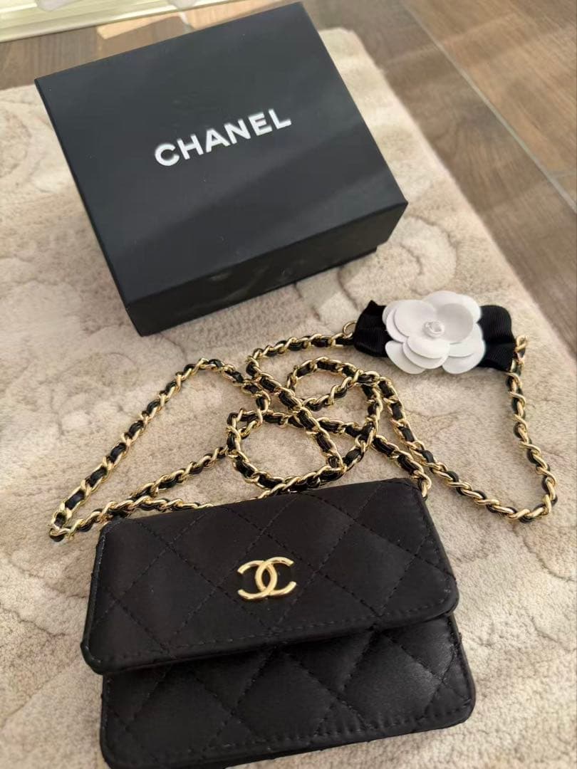 CHANEL ビューティーノベルティ　ブラック ショルダーカードケース