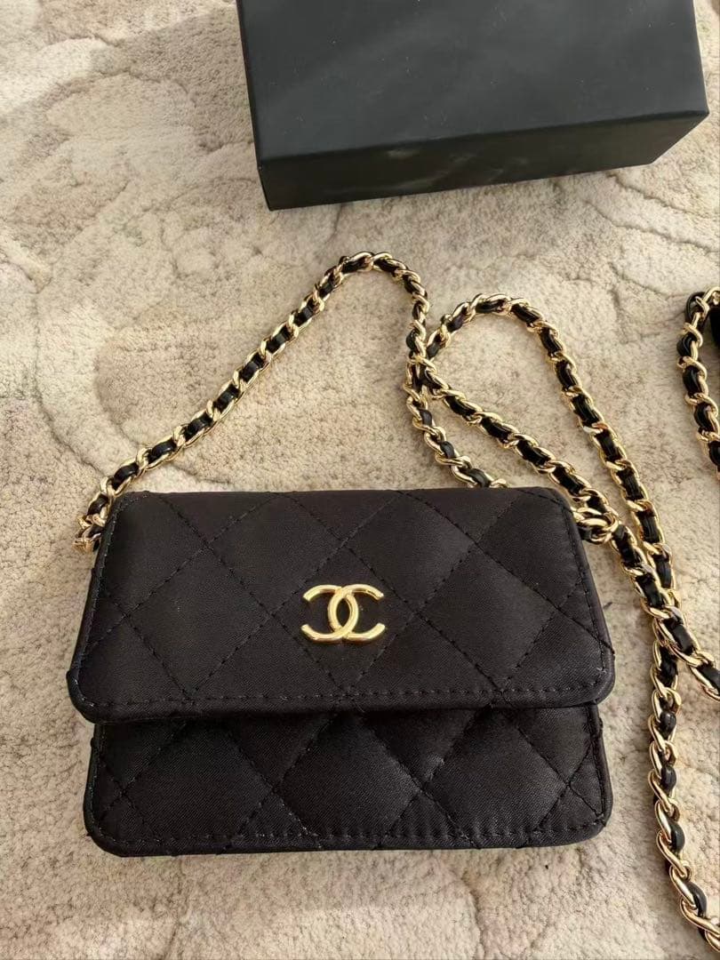 CHANEL ビューティーノベルティ　ブラック ショルダーカードケース
