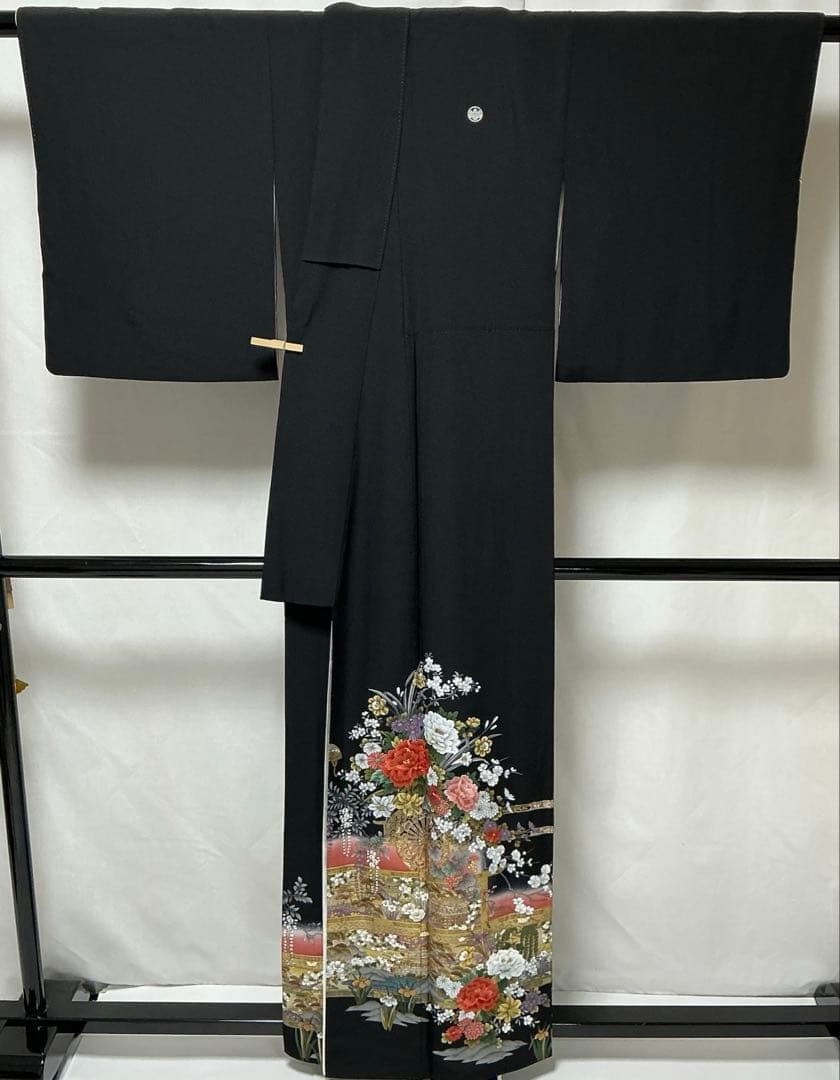 専用b236 正絹　黒留袖　比翼付　五つ紋　金銀箔　刺繍　極美品　着物