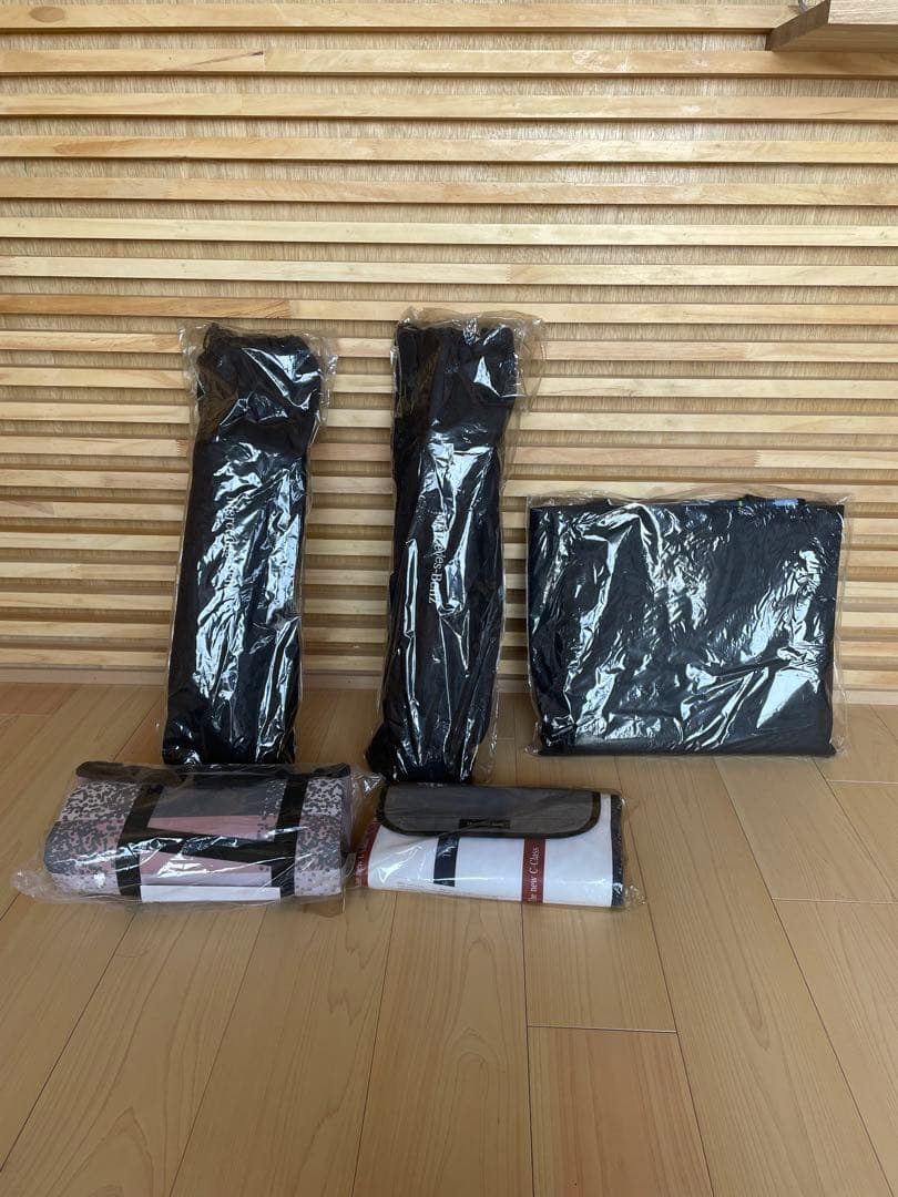 【最終価格】メルセデスベンツ折りたたみチェア2脚とレジャーシート1枚とおまけ付き