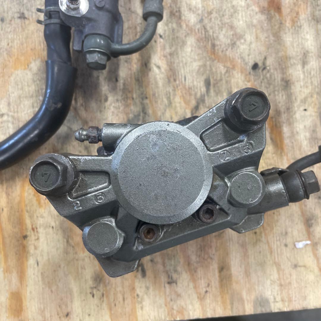 【美品・送料無料】XJR400 4HM リアキャリパー リアブレーキ 実動外し