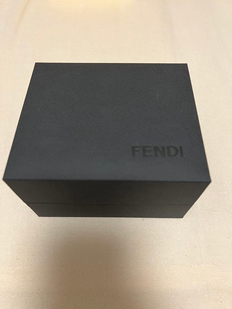 Fendi レッド レザーベルト 時計