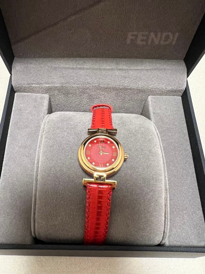 Fendi レッド レザーベルト 時計