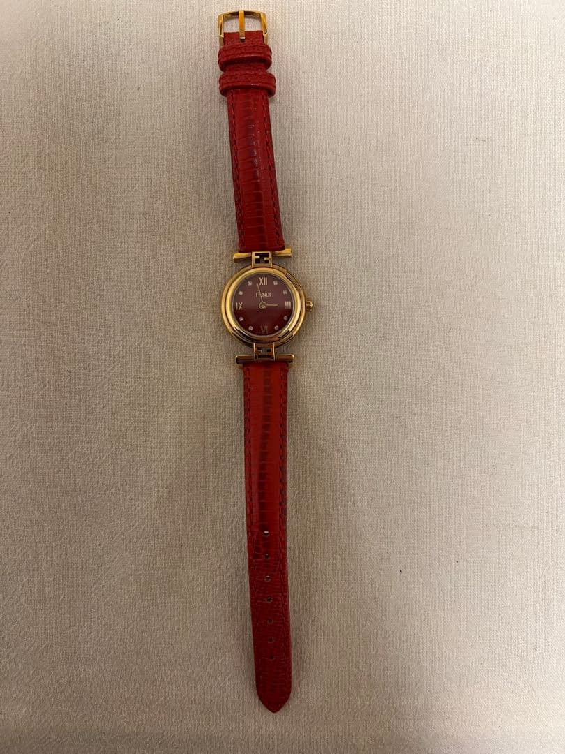Fendi レッド レザーベルト 時計