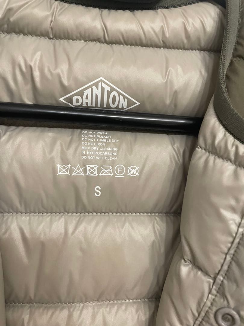 【美品】今季DANTONダントン　インナーダウンベスト　クルーネック