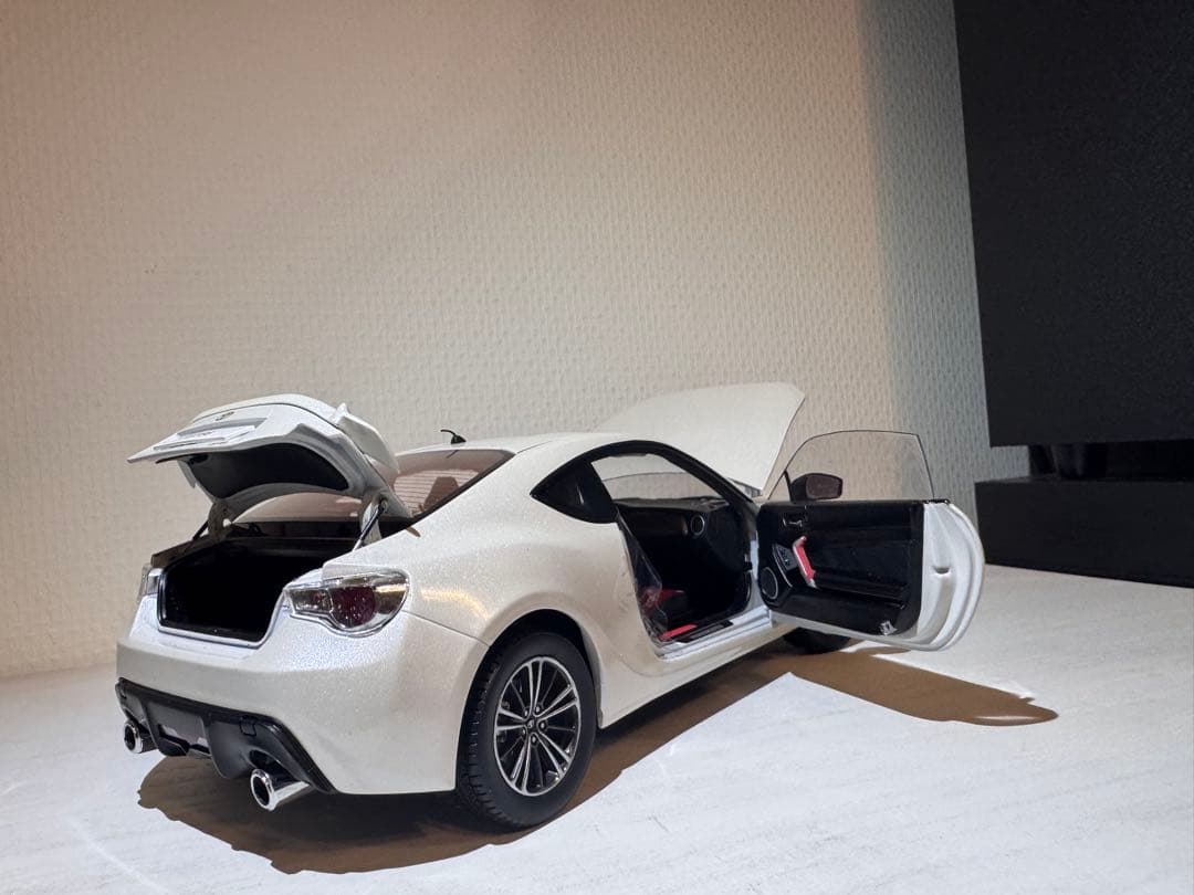 トヨタ86 ミニカー 白　 1/18