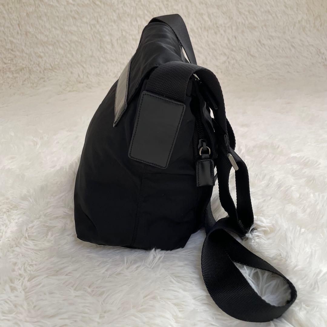 美品 PRADA ショルダーバッグ ナイロン ブラック 三角ロゴプレート