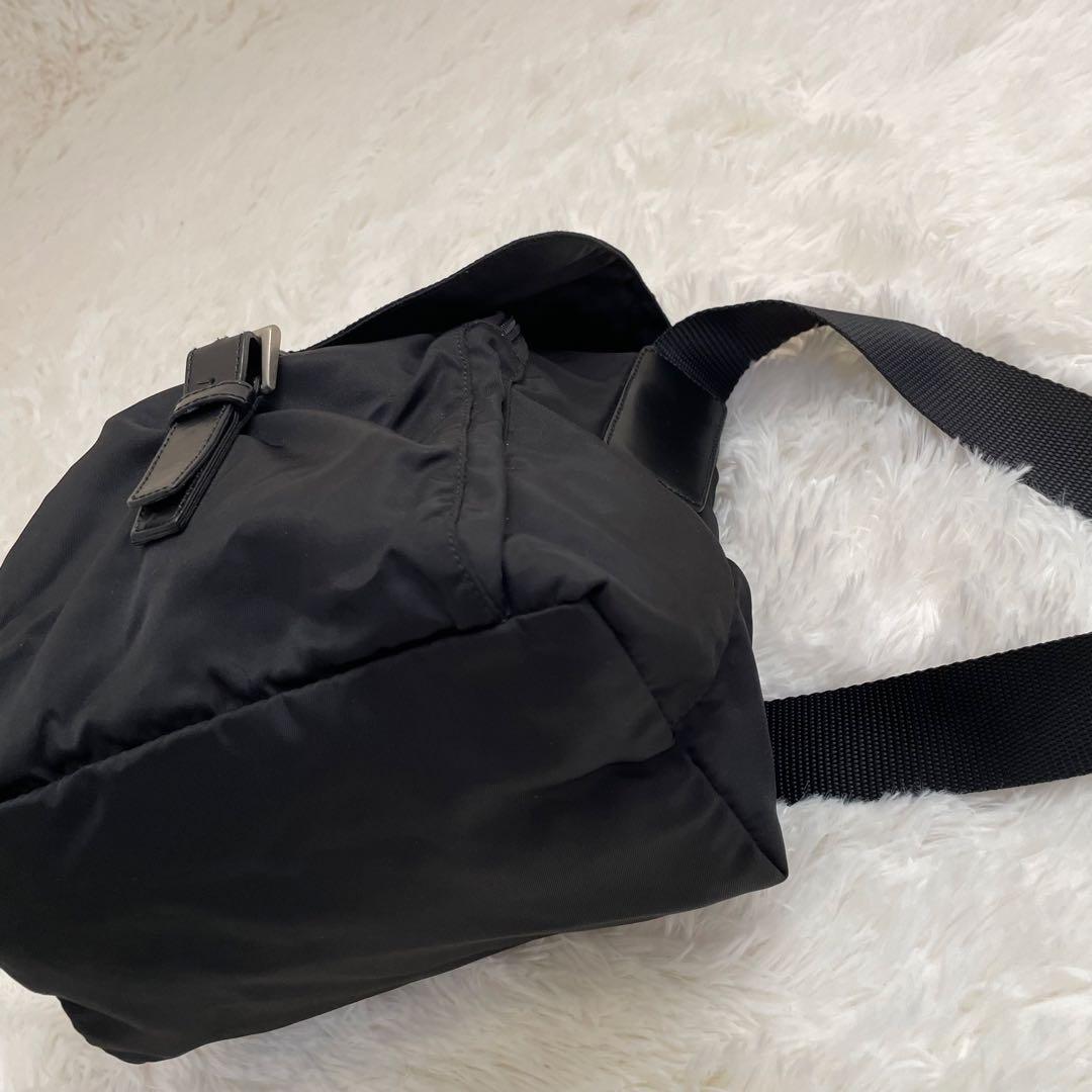 美品 PRADA ショルダーバッグ ナイロン ブラック 三角ロゴプレート