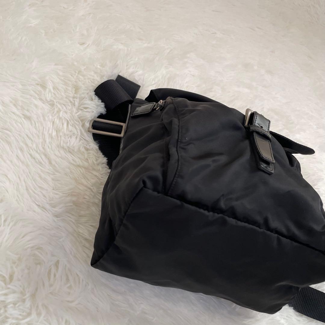 美品 PRADA ショルダーバッグ ナイロン ブラック 三角ロゴプレート