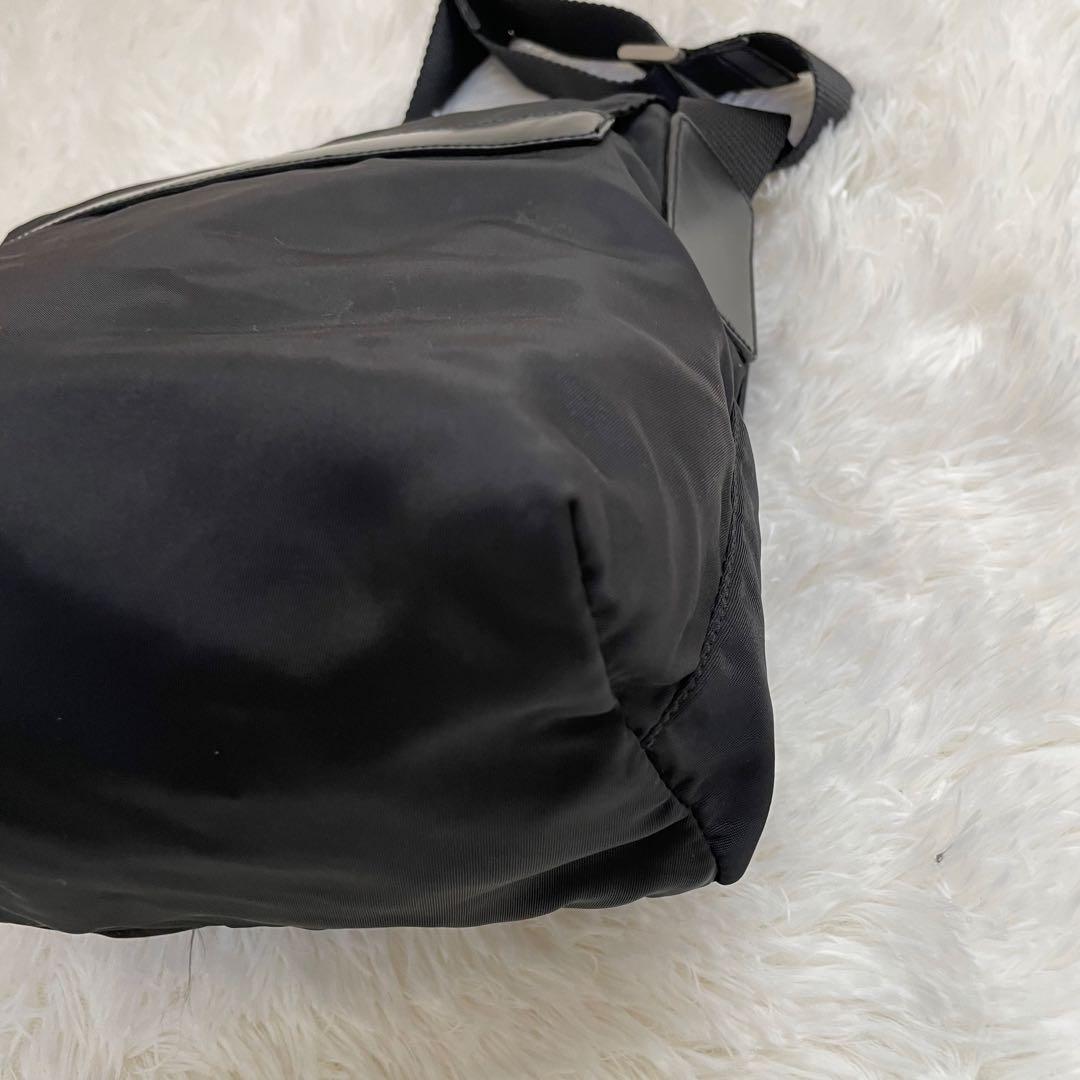 美品 PRADA ショルダーバッグ ナイロン ブラック 三角ロゴプレート