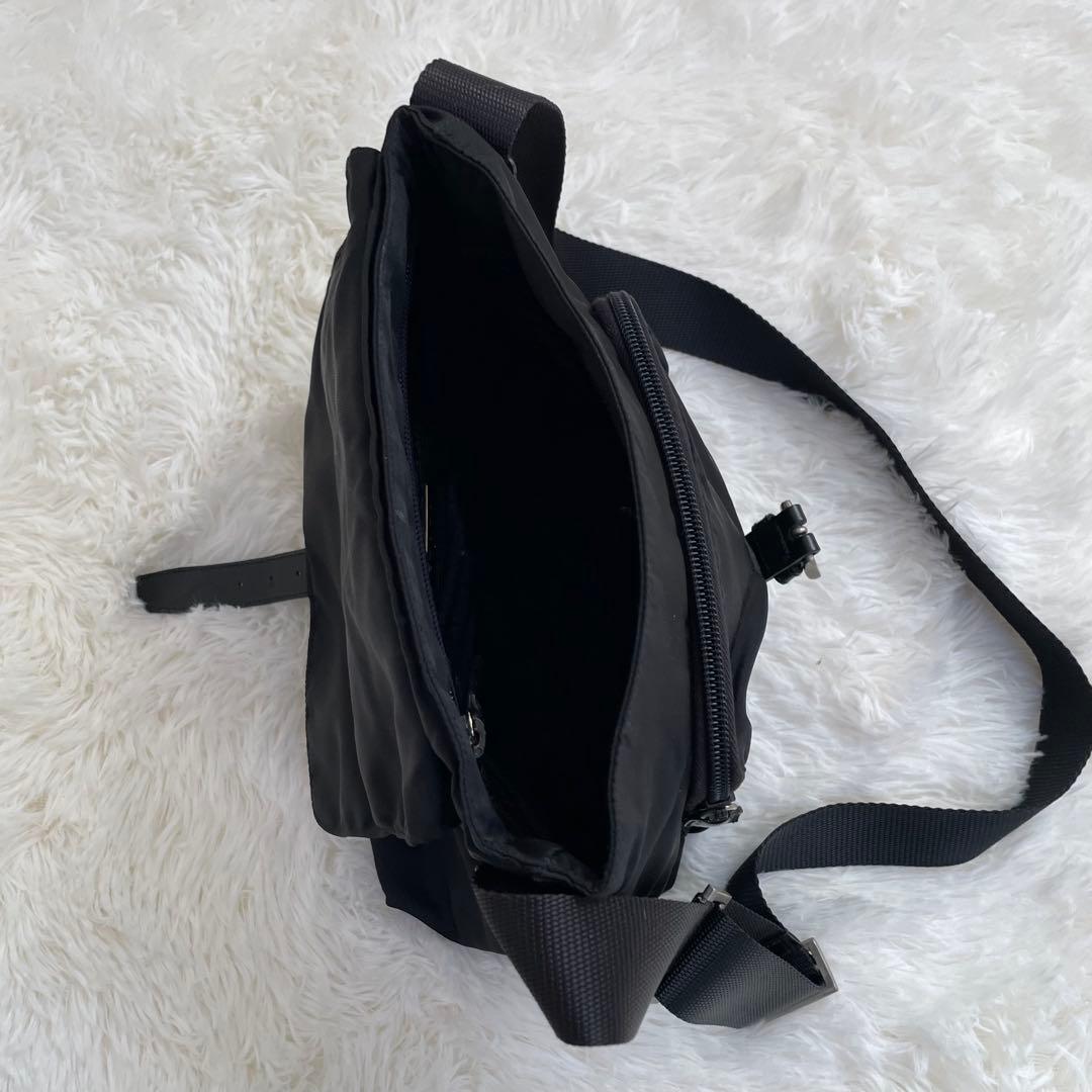 美品 PRADA ショルダーバッグ ナイロン ブラック 三角ロゴプレート