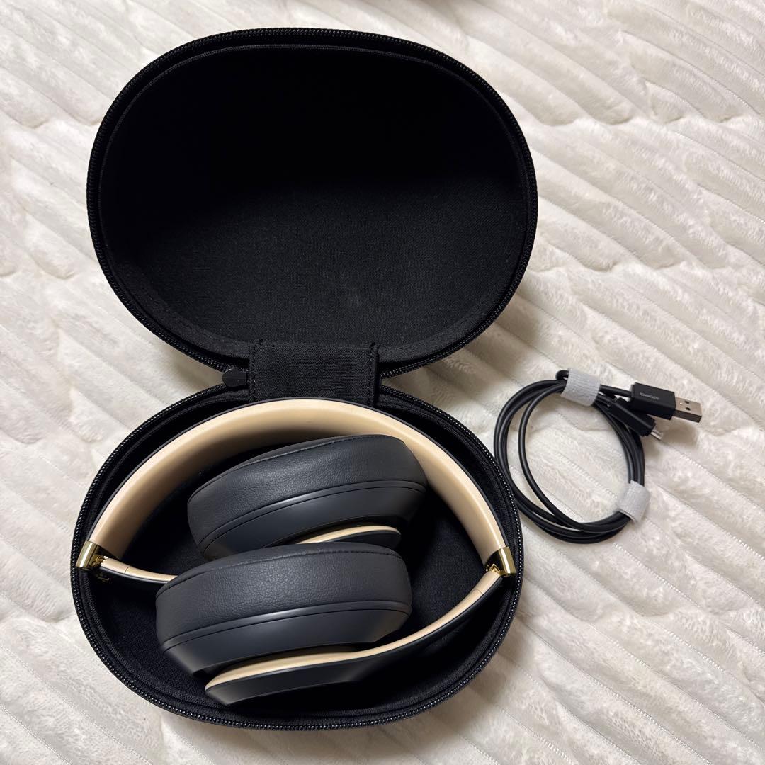 【たら】Beats ワイヤレスヘッドホン ブラック/ゴールド