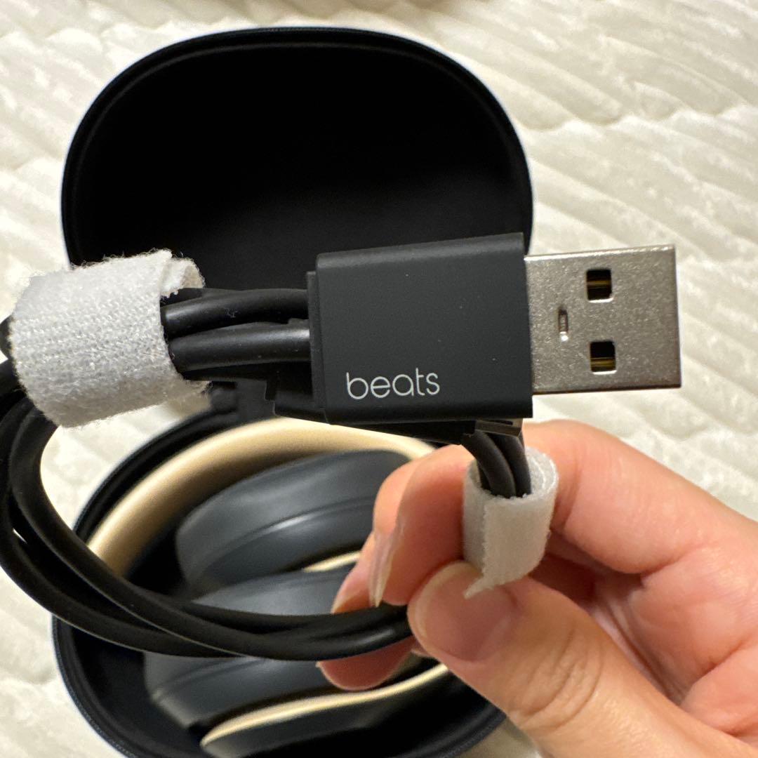 【たら】Beats ワイヤレスヘッドホン ブラック/ゴールド