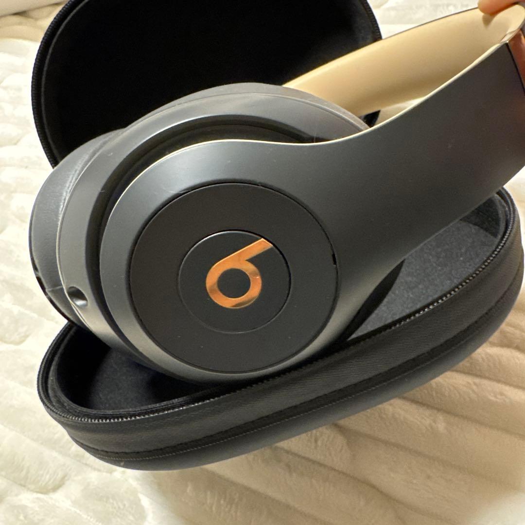 【たら】Beats ワイヤレスヘッドホン ブラック/ゴールド