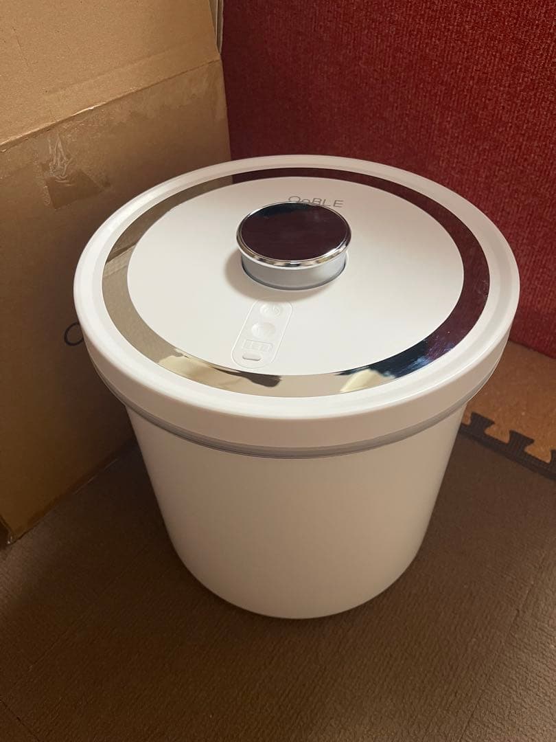 米びつ　おいしさキープ　真空保存容器　OoBLE 白　オーブル