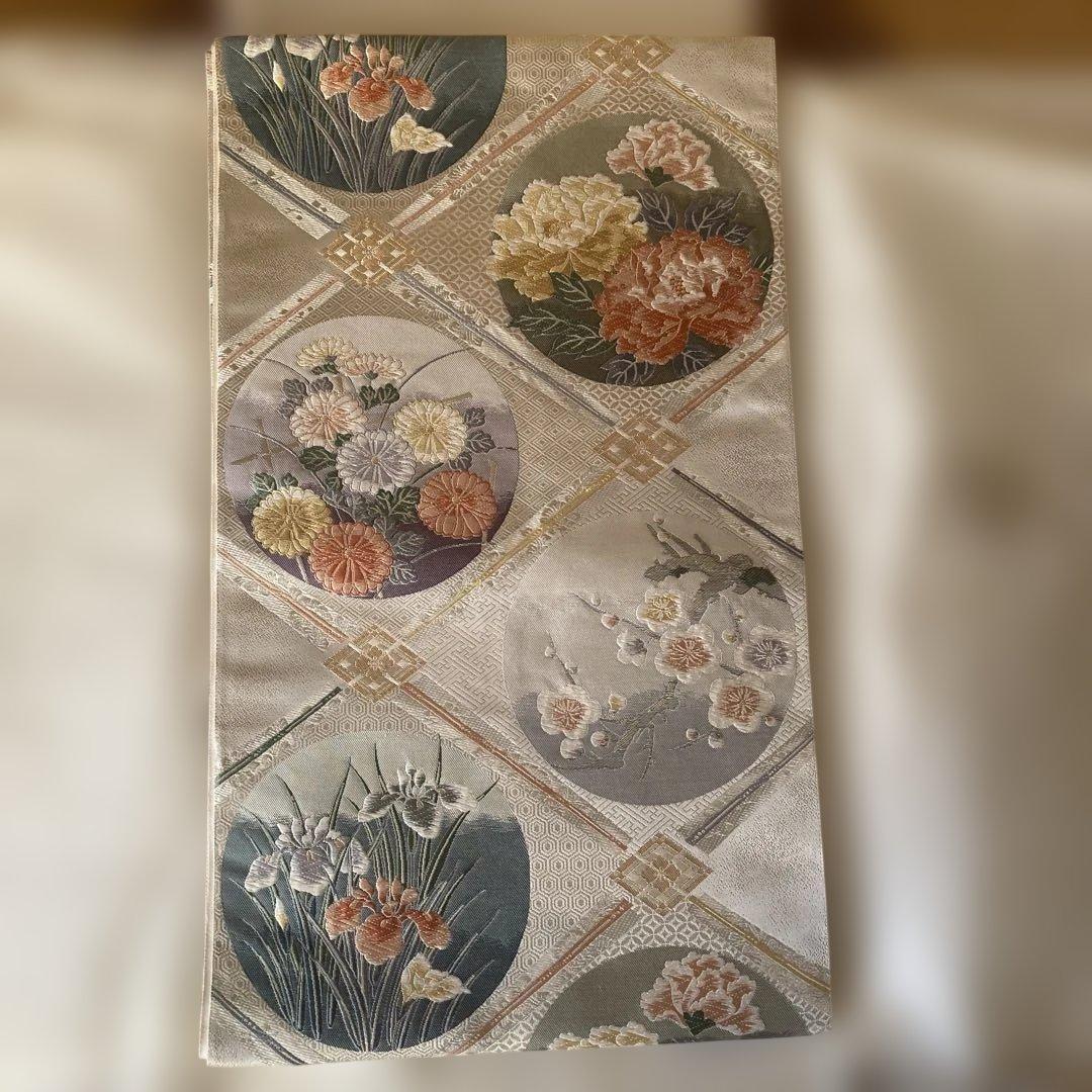 花柄刺繍の伝統的な和装用帯　成人式　結婚式