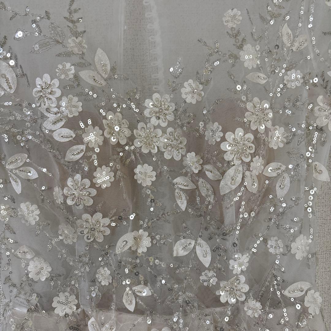 美品　花刺繍ウェディングドレス
