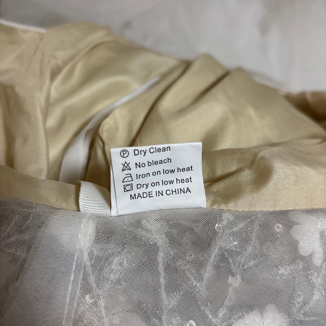 美品　花刺繍ウェディングドレス