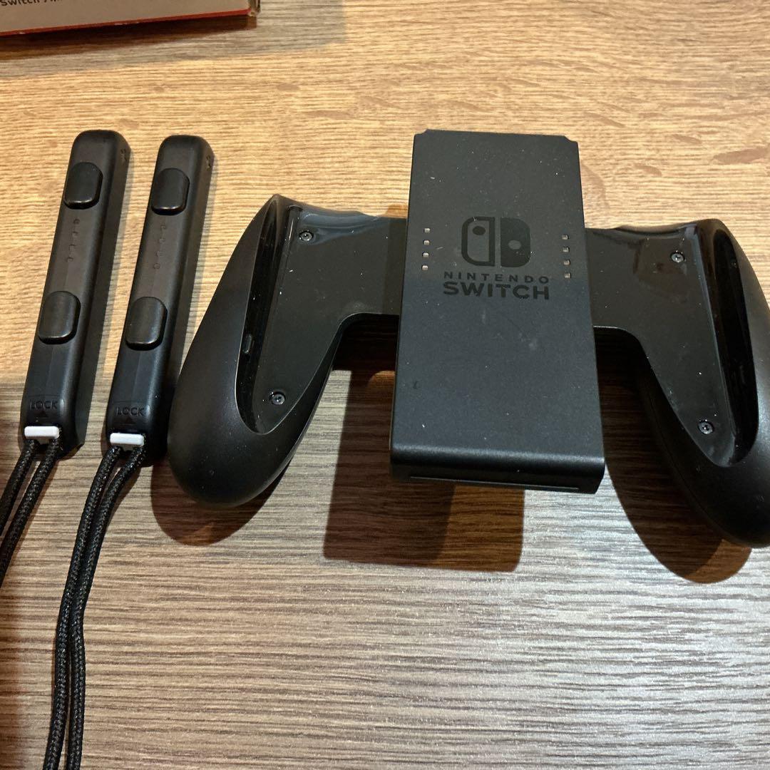 Nintendo Switch本体ジョイコン 動作確認済　保証書，付属品，箱有り