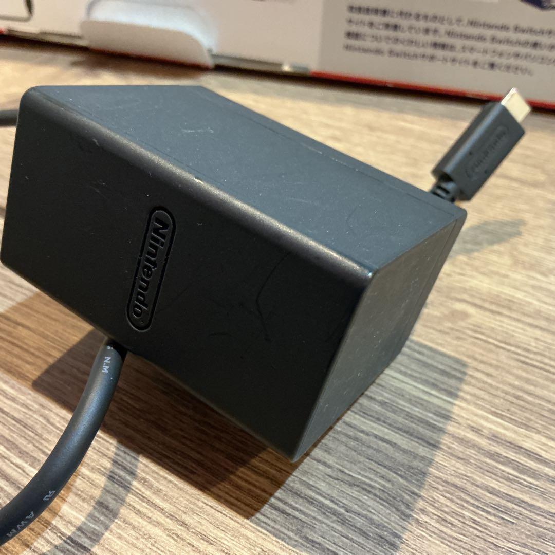 Nintendo Switch本体ジョイコン 動作確認済　保証書，付属品，箱有り