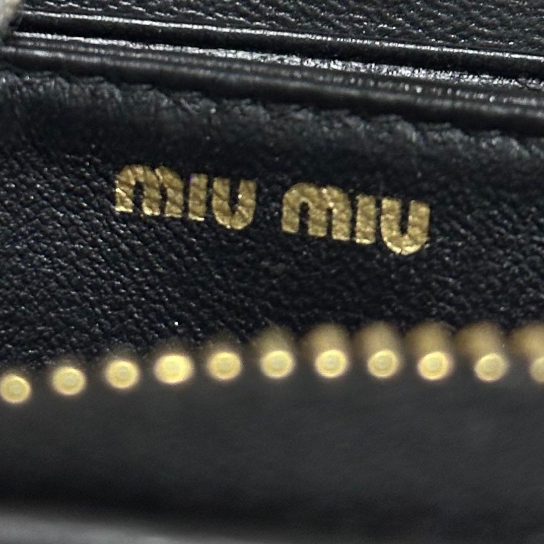 MIU MIUミュウミュウ ケース　マテラッセ　ラウンドファスナー