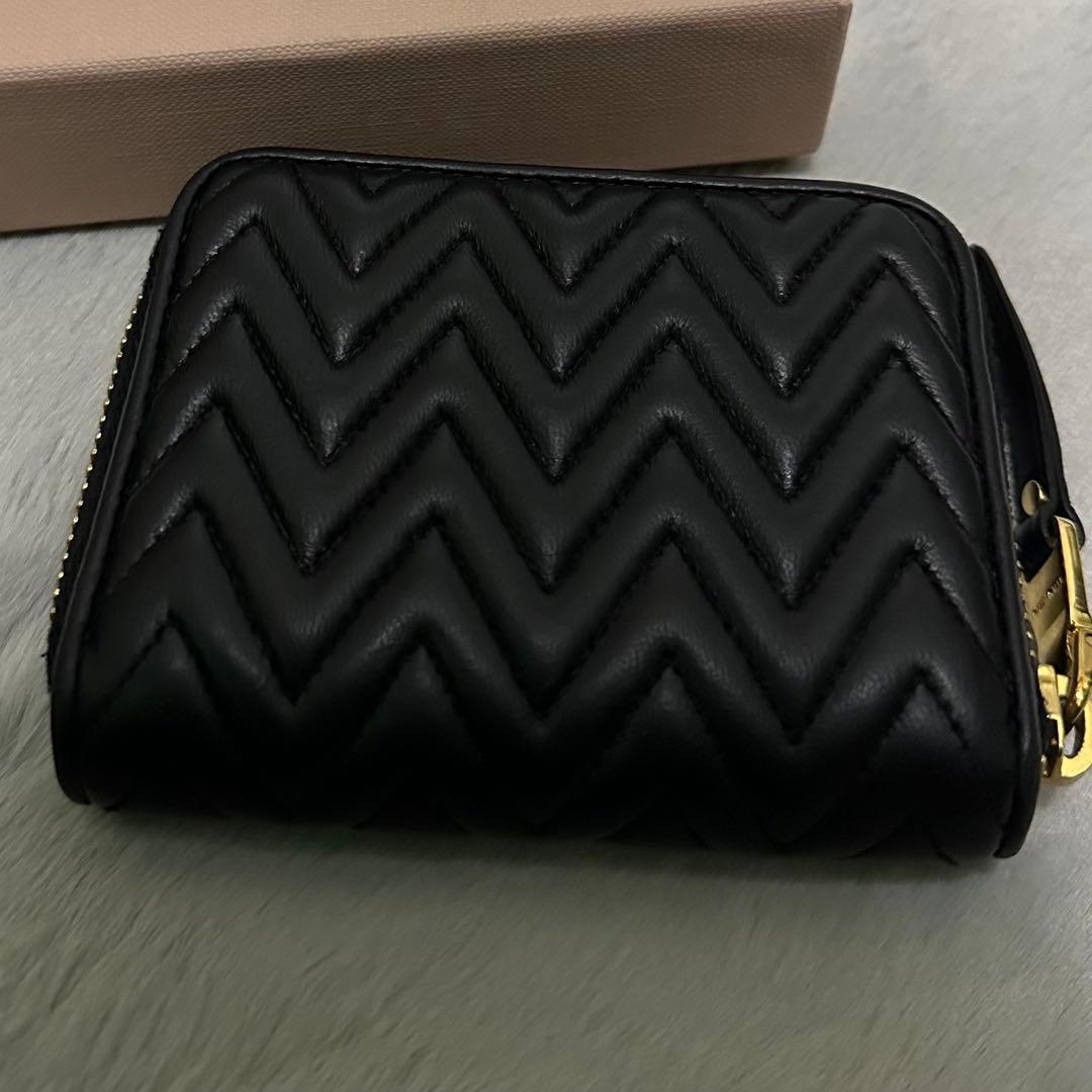 MIU MIUミュウミュウ ケース　マテラッセ　ラウンドファスナー