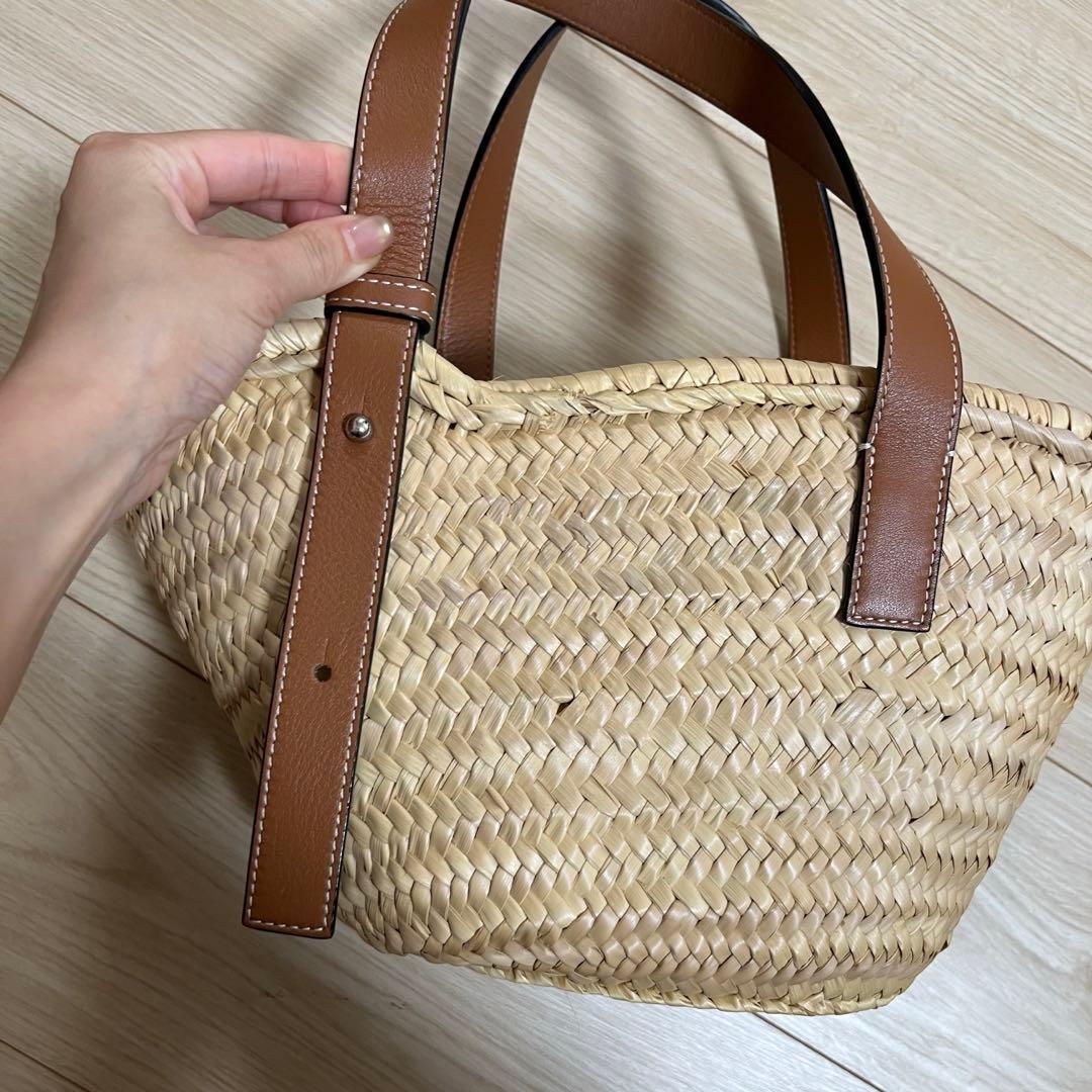 LOEWE ロゴプレート付きかごバッグ