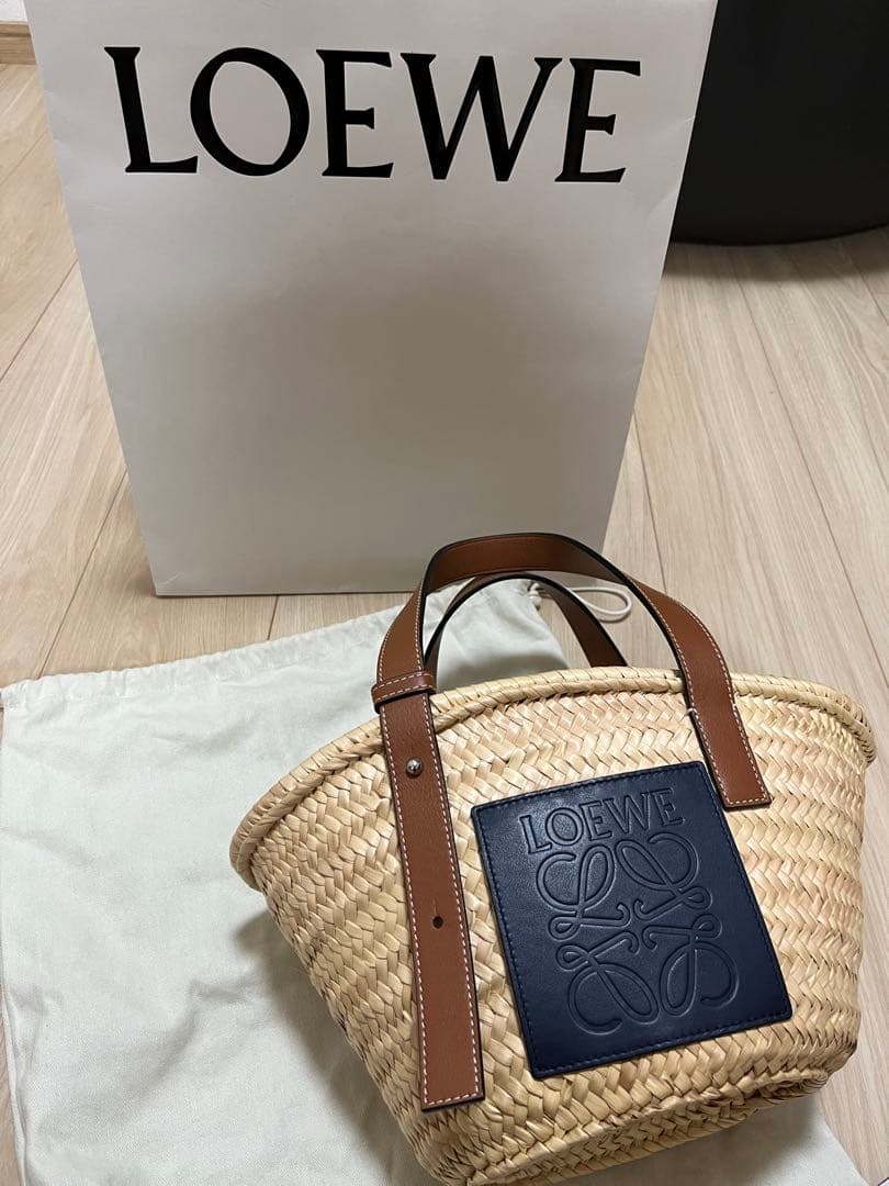 LOEWE ロゴプレート付きかごバッグ