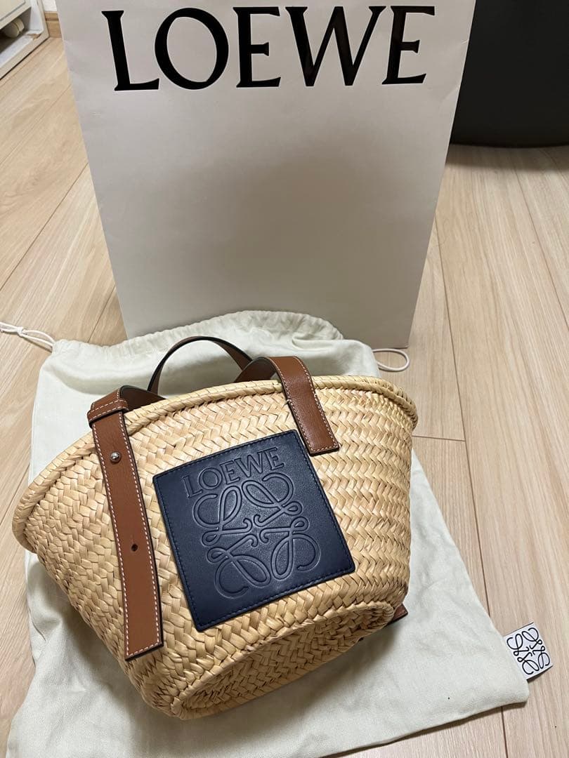 LOEWE ロゴプレート付きかごバッグ
