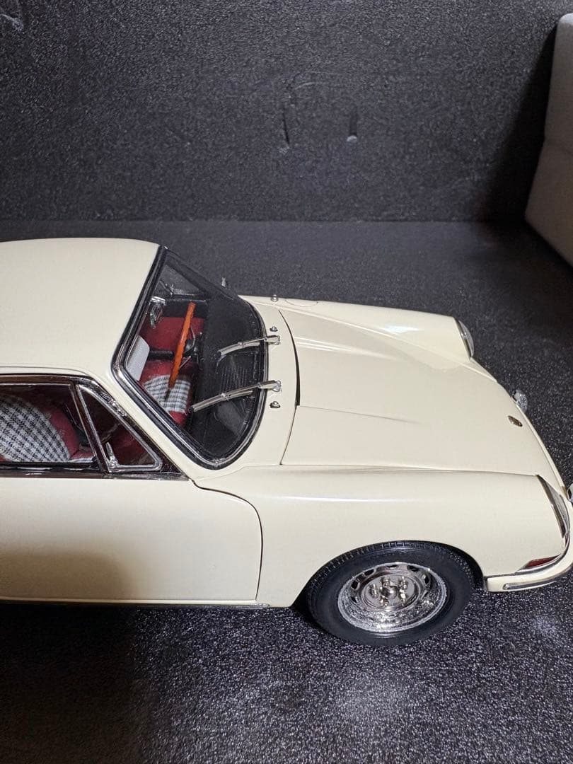 CMC 1/18 ポルシェ 901(911) 1964 アイボリー