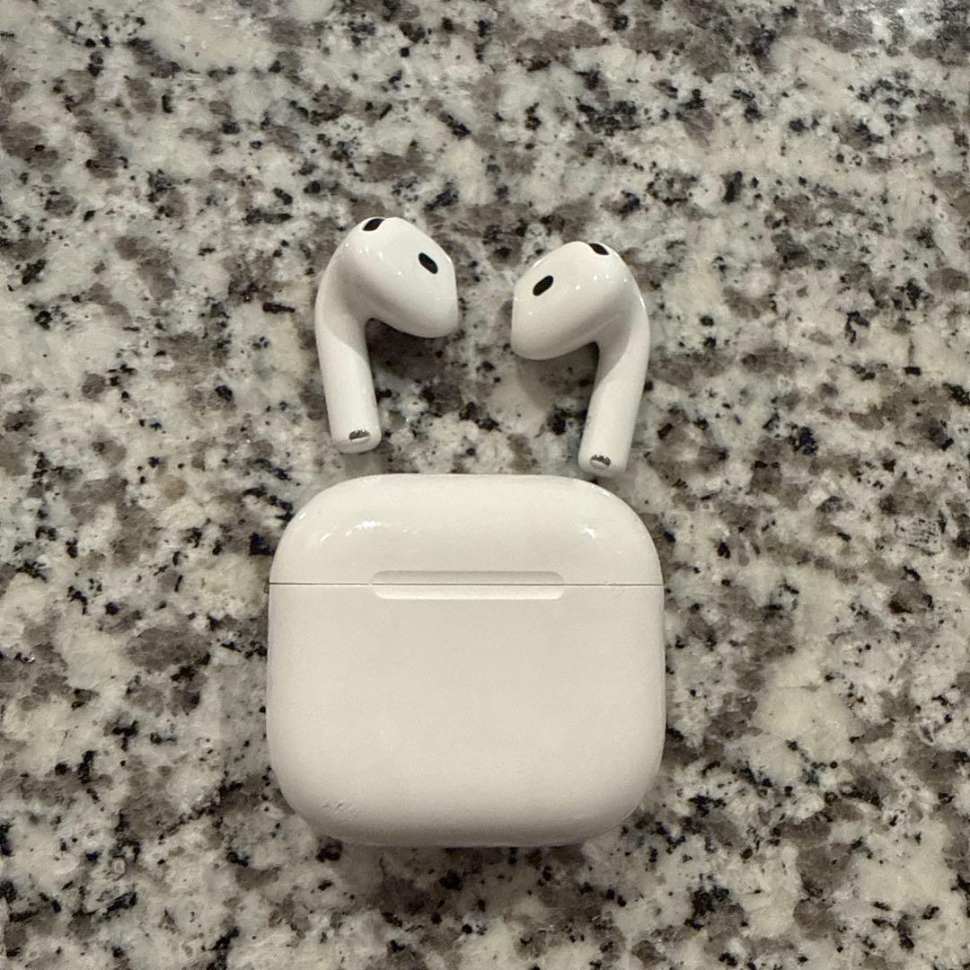 【匿名配送】美品！AirPods4 ノイズキャンセリング機能付き