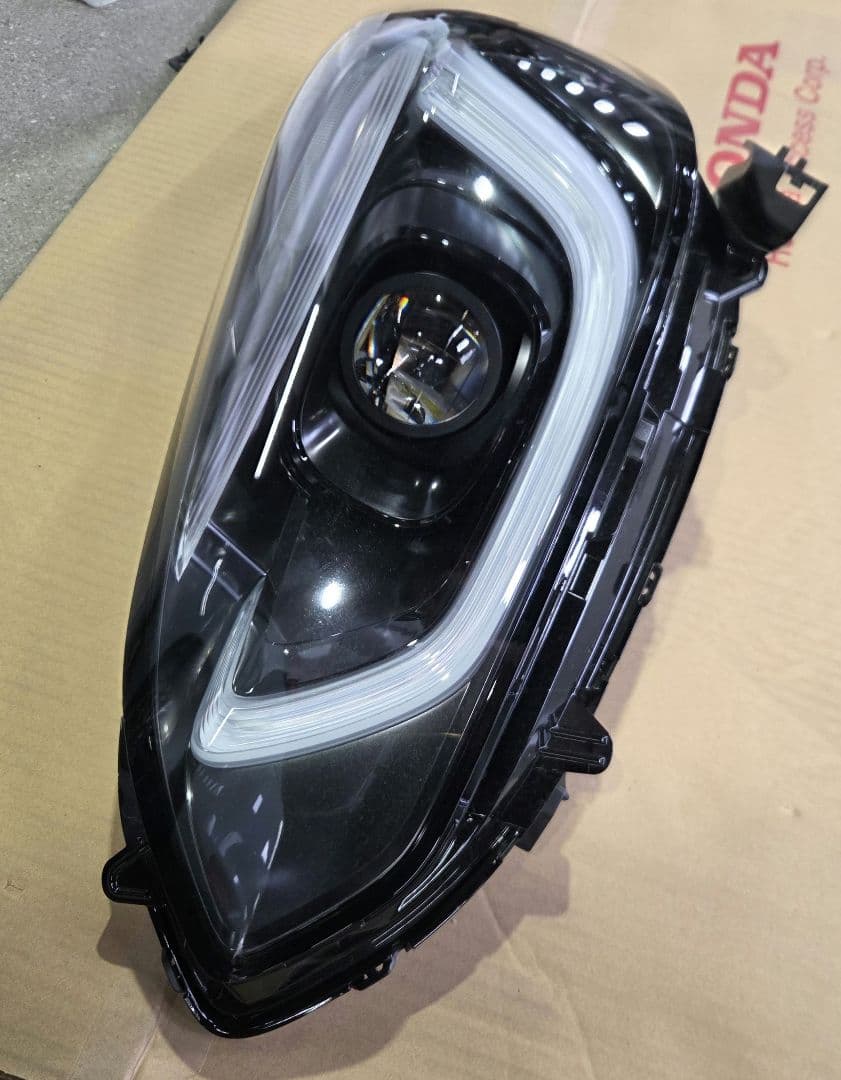 HONDA　FIT　GS4　ヘッドライト　左