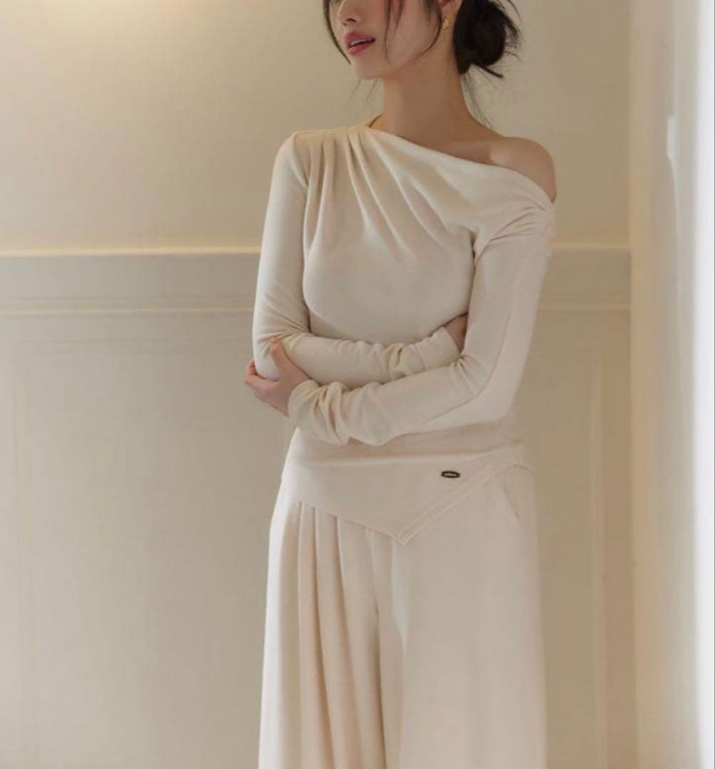 ポローラ　ドレープロングスリーブトップス　アイボリー