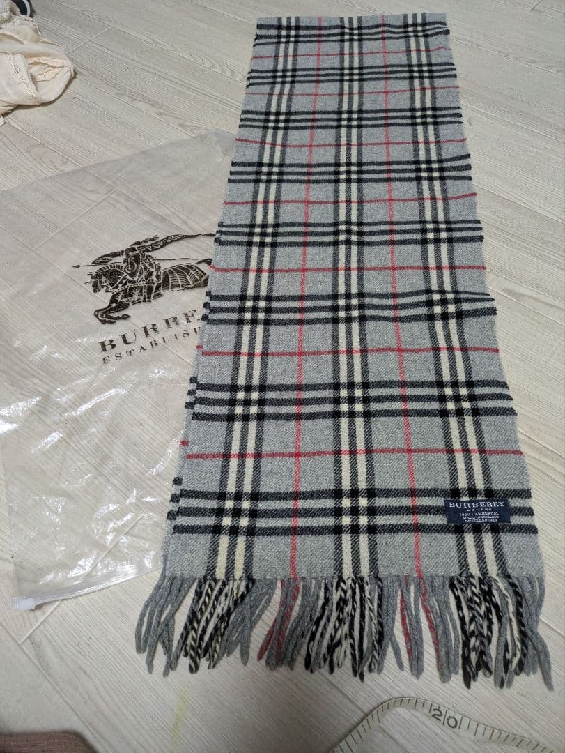 未使用品暖かいロングBURBERRY チェック柄 マフラー 100%ラムウール