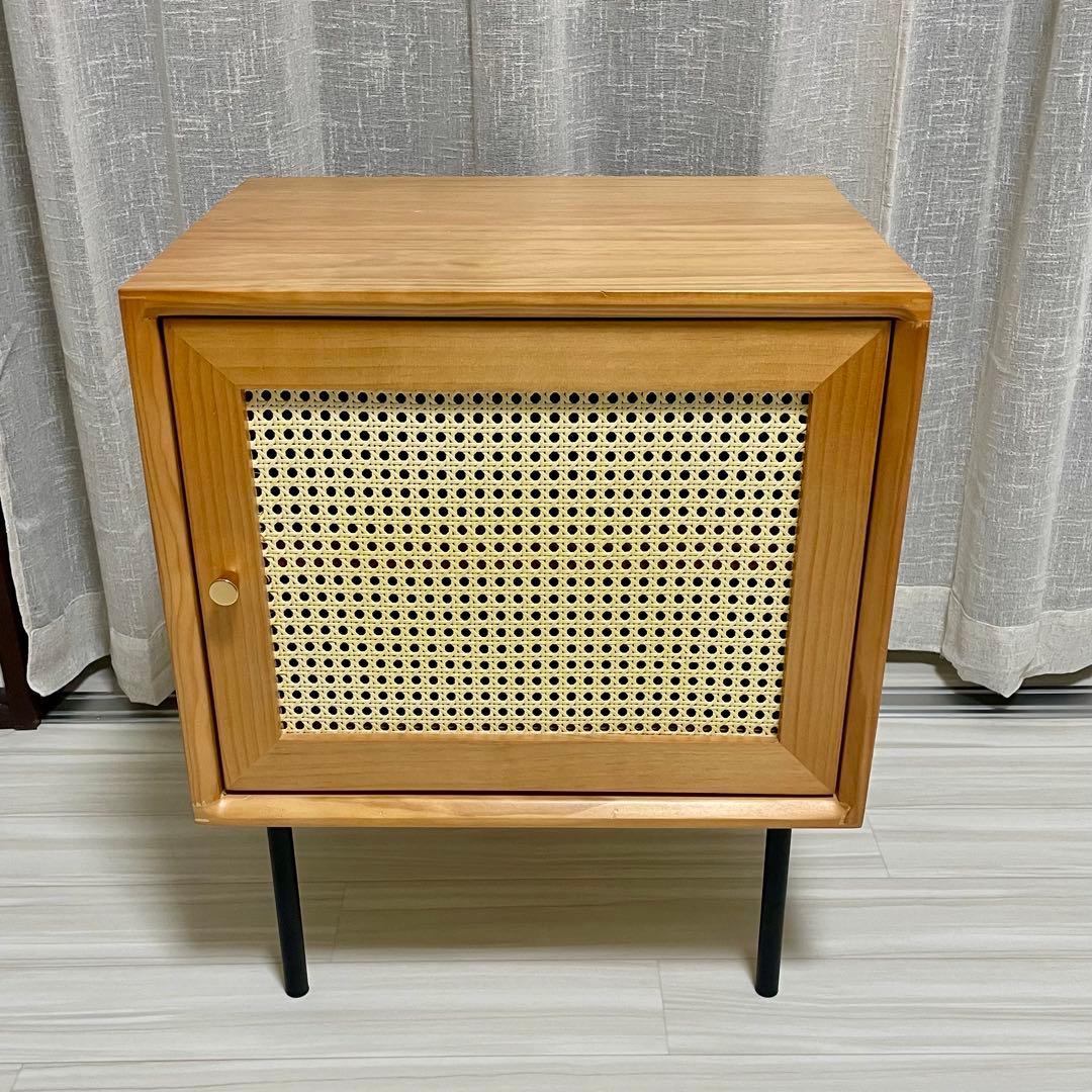 木製ラタン扉キャビネット