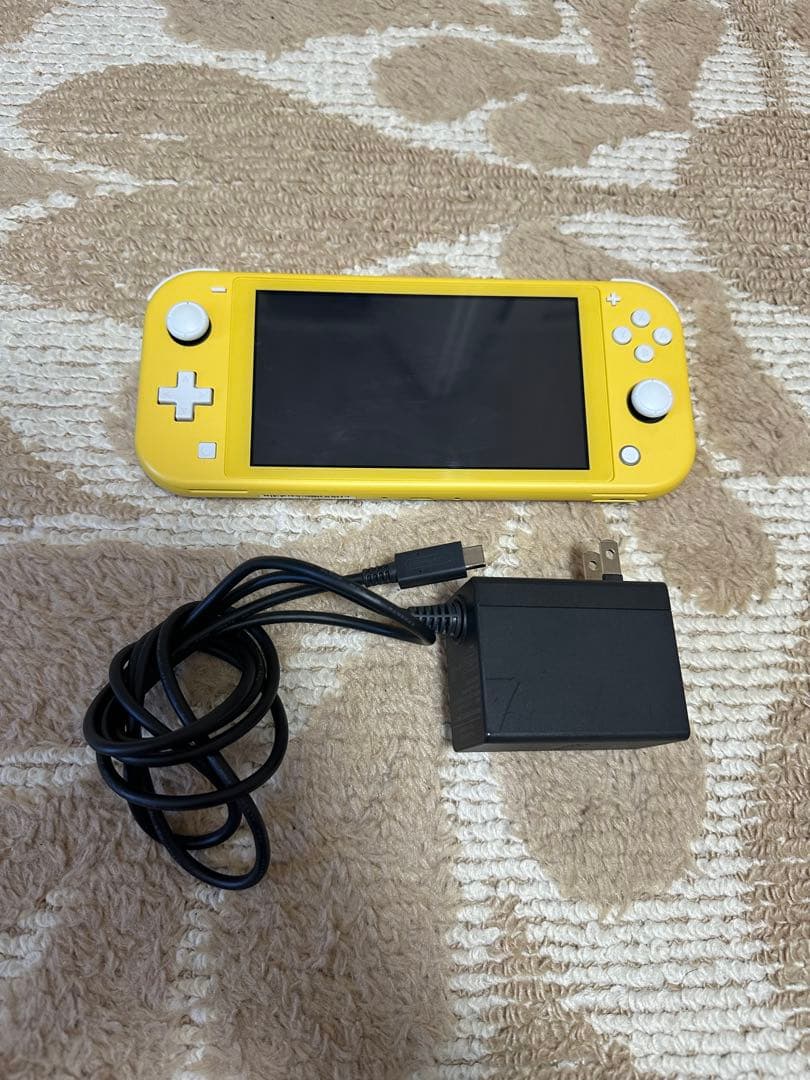 Nintendo Switch Lite イエロー　充電器