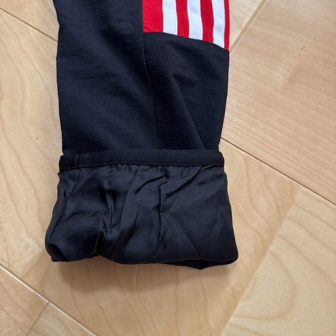 adidas ウィンドブレーカー　上着　裏起毛　通学　黒　赤　160cm 新品