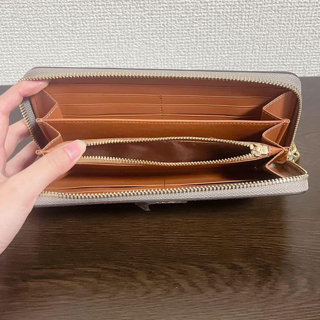 コーチ　 長財布　ベージュ　ストラップ付　花柄　シグネチャー　ラウンドファスナー