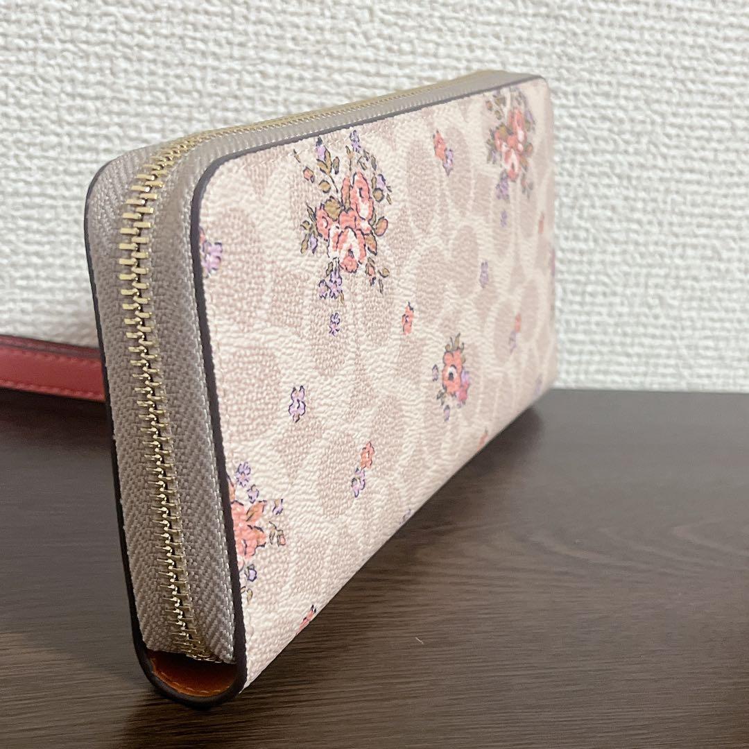 コーチ　 長財布　ベージュ　ストラップ付　花柄　シグネチャー　ラウンドファスナー
