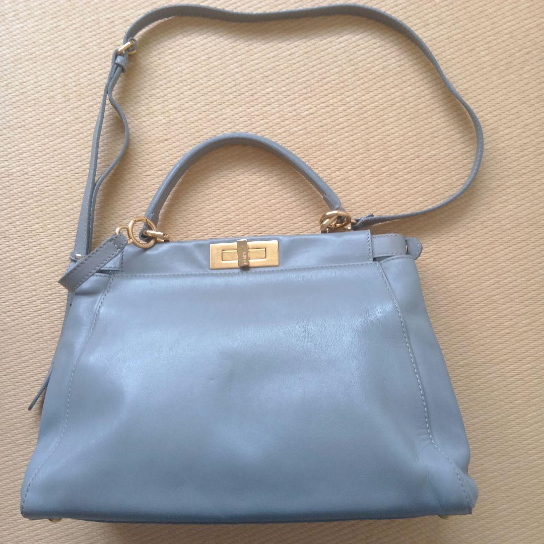 大幅値下げ！美品　FENDI ピーカブー ショルダーバッグ ミディアム