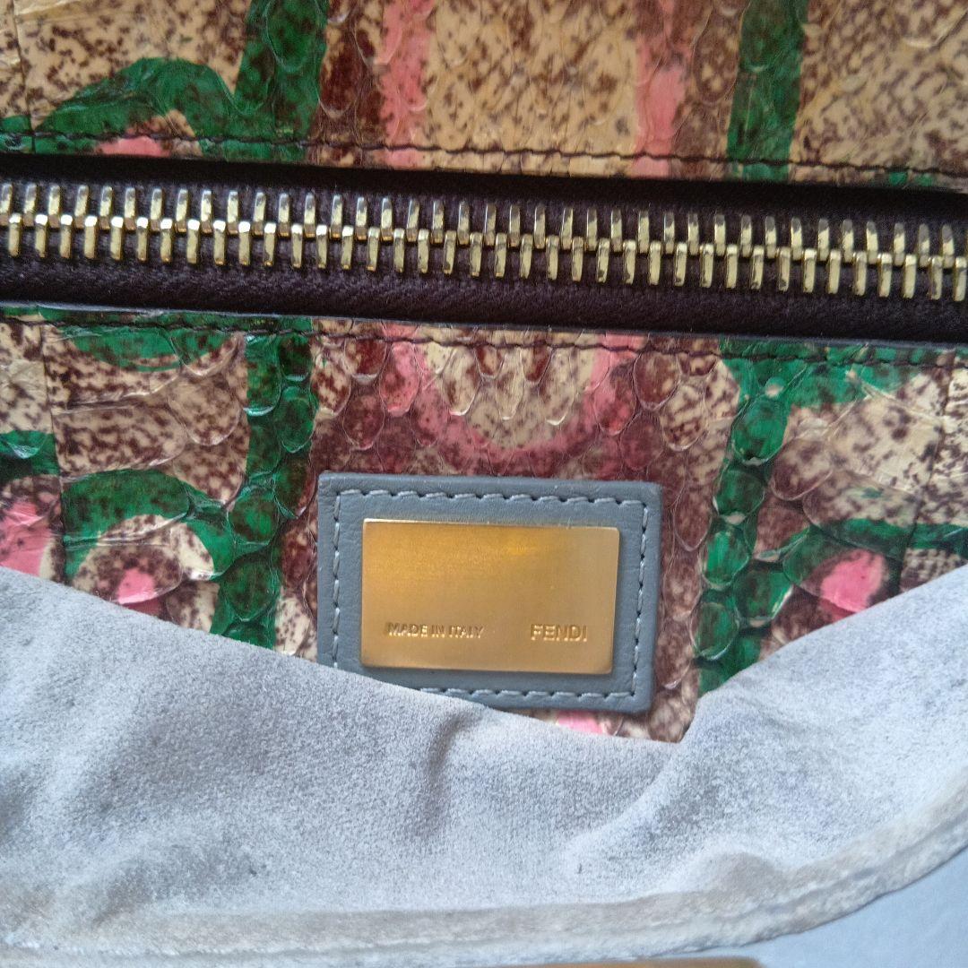 大幅値下げ！美品　FENDI ピーカブー ショルダーバッグ ミディアム