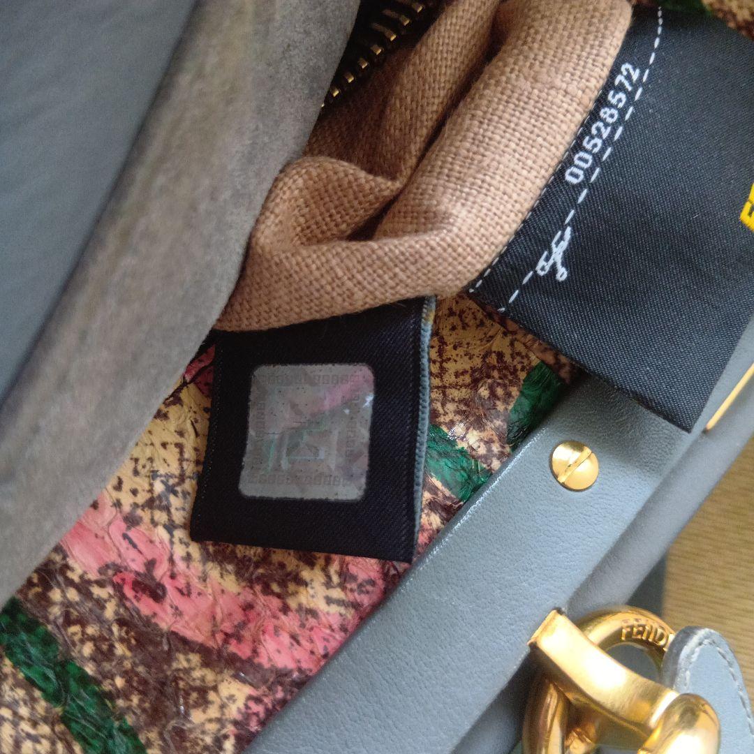 大幅値下げ！美品　FENDI ピーカブー ショルダーバッグ ミディアム